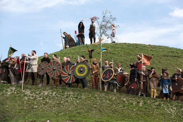 Participantes no identificados de Rekawka - tradición polaca, celebrada en Cracovia el martes después de Pascua. Actualmente tiene el carácter de festival reconstrucción histórica —  Fotos de Stock