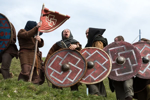 Participantes no identificados de Rekawka - tradición polaca, celebrada en Cracovia el martes después de Pascua. Actualmente tiene el carácter de festival reconstrucción histórica —  Fotos de Stock