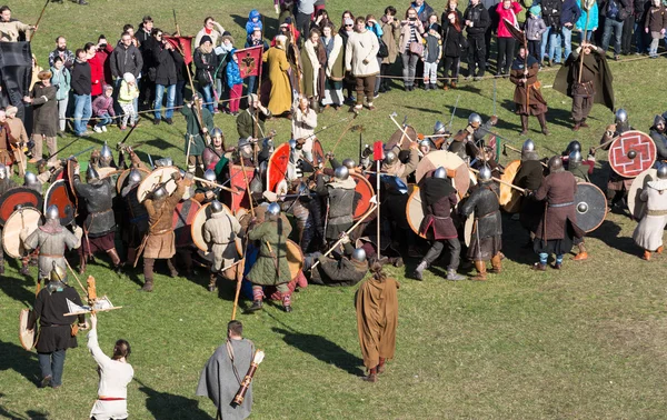 Kimliği belirsiz Rekawka - Lehçe geleneği, katılımcıların Krakow Paskalya sonra Salı günü kutladı. Şu anda Festivali tarihi imar karakteri vardır — Stok fotoğraf