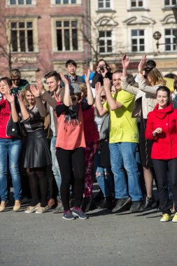 Uluslararası Flashmob gün Rueda de Casino, 57 ülke, 160 şehirler. Birkaç yüz kişi İspanyol ritimleri Cracow ana meydanında dans. Polonya