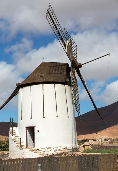Gammal väderkvarn i Antigua byn, Fuerteventura, Kanarieöarna, Spanien — Stockfoto
