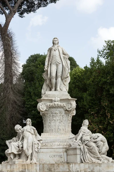 Goethe standbeeld in Villa Borghese in Rome, het — Stockfoto