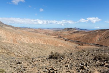 Fuerteventura üzerinde güzel volkanik dağlar. Kanarya Adaları. Fuerteventura. Kanarya Adaları