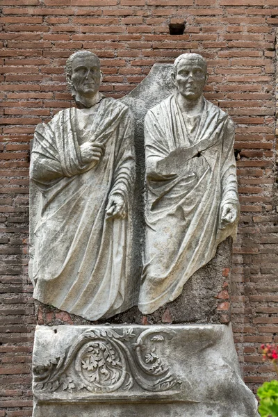 Древние статуи в банях Диоклетиана (Thermae Diocletiani) в Риме. Италия — стоковое фото