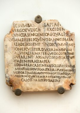  Roma'da Diocletian hamamları içinde mezar bir levha. İtalya