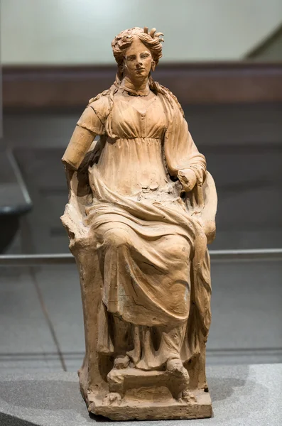 고 대 로마에서 Diocletian (Thermae Diocletiani)의 온천에 여자의 동상. 이탈리아 — 스톡 사진