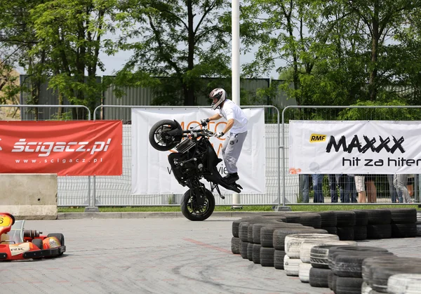 Senzace jezdce na kole sportu na 3rd edice Moto show v Krakově. Polsko. — Stock fotografie