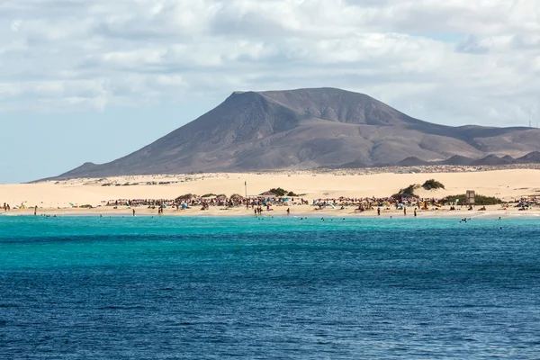 Stranden i Corralejo på Fuerteventura, Kanarieöarna. Spanien — Stockfoto