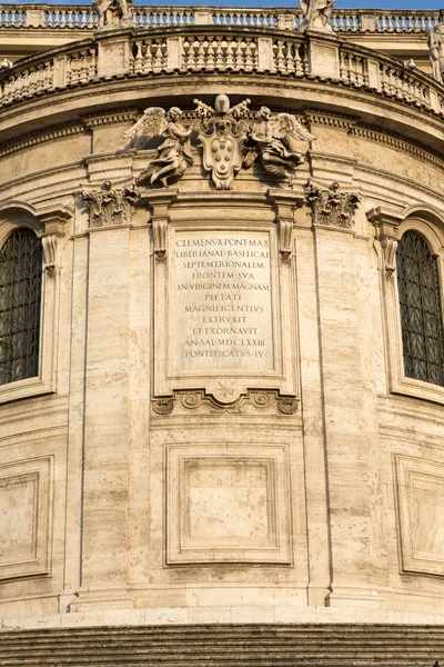 Basilica di Santa Maria Maggiore, Cappella Paolina, uitzicht vanaf Piazza Esquilino in Rome. Italië. — Stockfoto