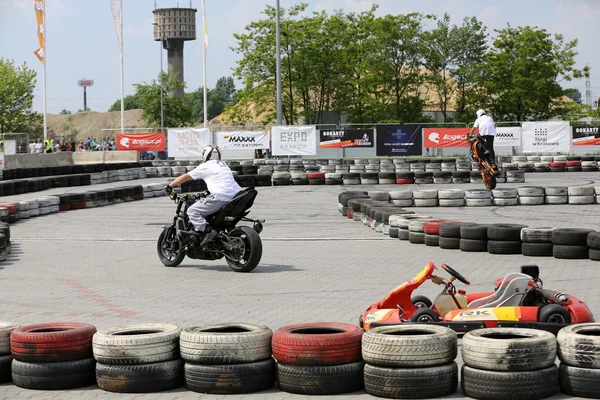 Senzace jezdce na kole sportu na 3rd edice Moto show v Krakově. Polsko. — Stock fotografie