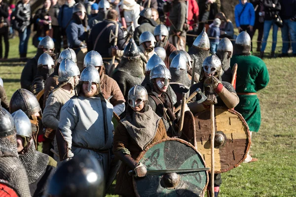 Unidentified participants of Rekawka - Polish tradition, celebrated in Krakow on Tuesday after Easter. Currently has the character of festival historical reconstruction — Stock Photo, Image