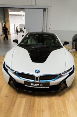  Bmw i8 Hybrid Krakow Moto Show'un 3 baskısında görüntülenir. Poland.Exhibitors otomotiv endüstrisinin en ilginç yönlerini mevcut