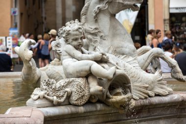 Piazza Navona Neptun Çeşmesi. Giacomo della Porta (1574) ve Antonio della Bitta tarafından tasarlanmıştır. Roma, İtalya