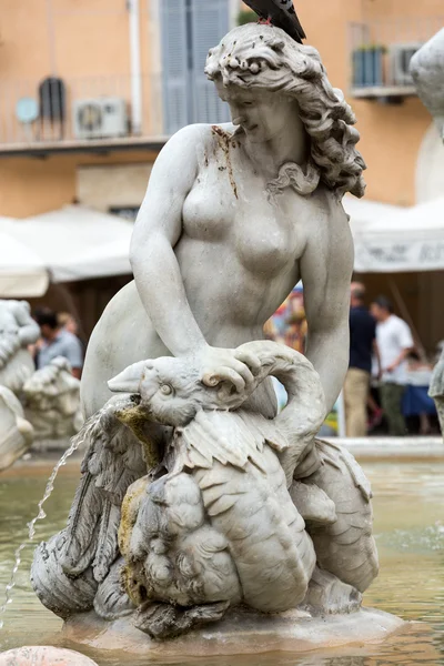 Piazza Navona Neptun Çeşmesi. Giacomo della Porta (1574) ve Antonio della Bitta tarafından tasarlanmıştır. Roma, İtalya — Stok fotoğraf