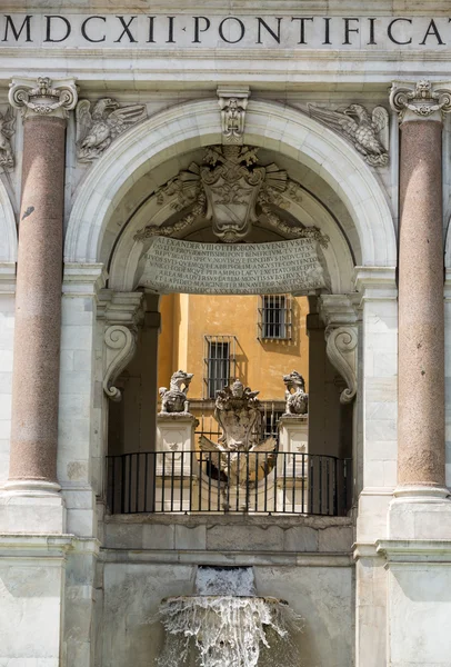 La Fontana dell'Acqua Paola ("La grande fontaine") est une fontaine monumentale située sur la colline Janiculum à Rome. Italie — Photo