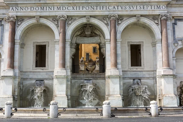 Fontana dell'Acqua Paola znany także jako Il Fontanone ("big fountain") jest monumentalna fontanna znajduje się na wzgórze Janiculum w Rzymie. Włochy — Zdjęcie stockowe