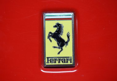 Ferrari metalik logo closeup Ferrari araba