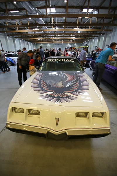  Moto Show Krakow 3rd edition, görüntülenen Pontiac Trans Am. Polonya. Katılımcı otomotiv sektörünün en ilginç yönleri mevcut