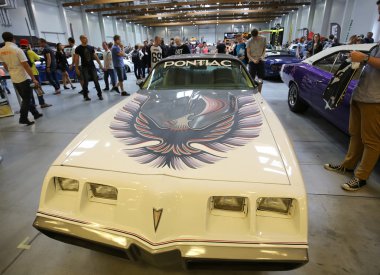 Moto Show Krakow 3rd edition, görüntülenen Pontiac Trans Am. Polonya. Katılımcı otomotiv sektörünün en ilginç yönleri mevcut