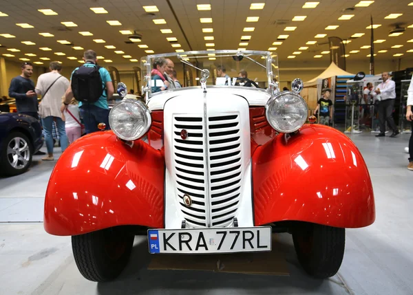 3ème édition du MOTO SHOW à Cracovie. Bantam 60 la voiture fabriquée en 1938, connue comme la voiture de la souris Mickey — Photo