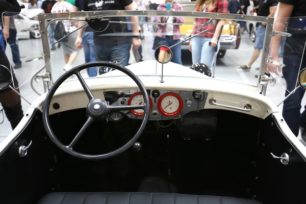 3ème édition du MOTO SHOW à Cracovie. Bantam 60 la voiture fabriquée en 1938, connue comme la voiture de la souris Mickey — Photo