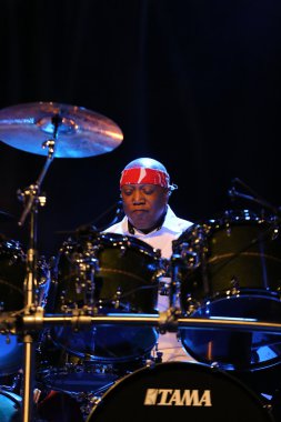 Ünlü Amerikalı davulcu Billy Cobham buz Krakov, Polonya sahnede canlı