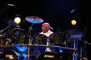Ünlü Amerikalı davulcu Billy Cobham buz Krakov, Polonya sahnede canlı