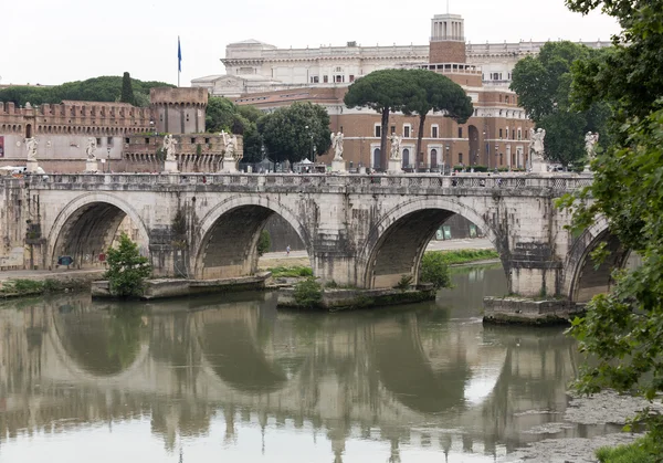 Puente de Sant Angelo en Roma, Italia — Foto de Stock