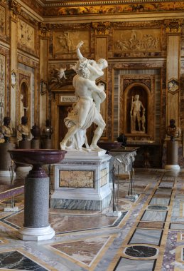  Barok Mermer heykel grubu tarafından İtalyan sanatçı Gian Lorenzo Bernini, tecavüz Proserpine içinde Galleria Borghese, Rome, İtalya
