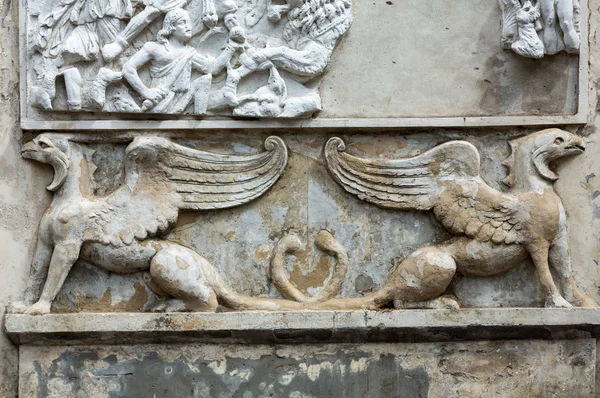 Relief i trädgården av Villa Borghese. Rom, Italien — Stockfoto