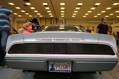  Moto Show Krakow 3rd edition, görüntülenen Pontiac Trans Am. Polonya. Katılımcı otomotiv sektörünün en ilginç yönleri mevcut