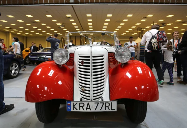 3ème édition du MOTO SHOW à Cracovie. Bantam 60 la voiture fabriquée en 1938, connue comme la voiture de la souris Mickey — Photo