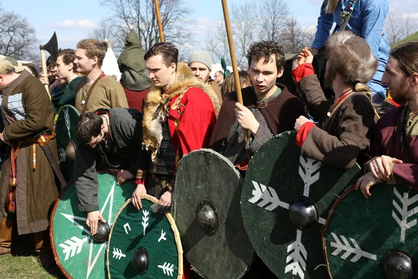 Participantes no identificados de Rekawka - tradición polaca, celebrada en Cracovia el martes después de Pascua —  Fotos de Stock