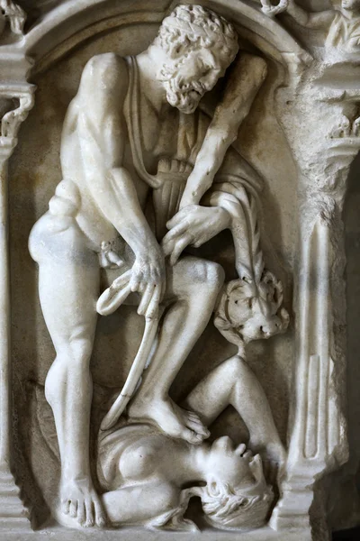 Bas-relief on the ancient sarcophagus in the baths of Diocletian in Rome — Stock Photo, Image