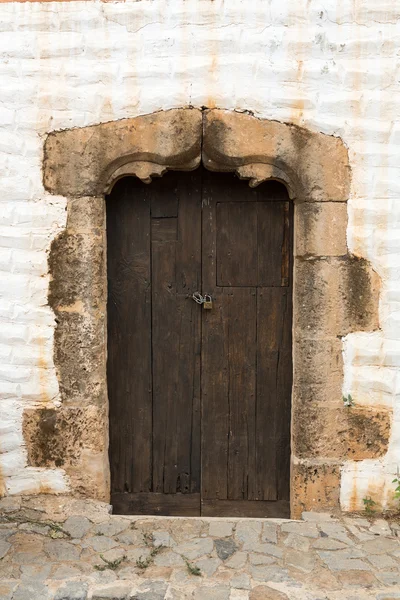Staré hnědé dveře ve vesnici Betancuria na Fuerteventuře, — Stock fotografie