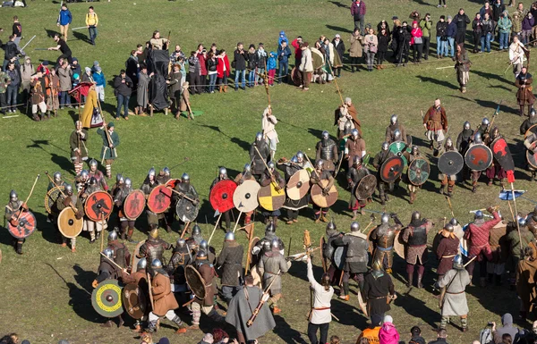 Participantes no identificados de Rekawka - tradición polaca, celebrada en Cracovia el martes después de Pascua. Actualmente tiene el carácter de festival reconstrucción histórica —  Fotos de Stock