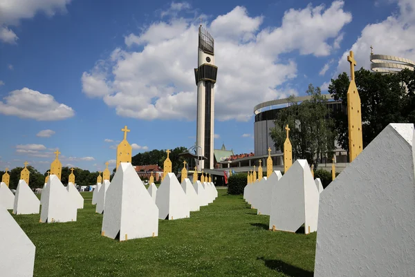 Zones van verzoening bij het heiligdom van goddelijke genade in Lagiewniki. WYD deelnemers zal zitten kundig voor meer dan 50 extra biechtstoelen bekennen. Cracow. Polen — Stockfoto