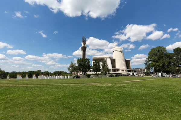 Zones van verzoening bij het heiligdom van goddelijke genade in Lagiewniki. WYD deelnemers zal zitten kundig voor meer dan 50 extra biechtstoelen bekennen. Cracow. Polen — Stockfoto