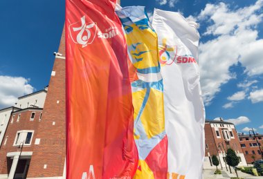 Bayraklar Dünya Gençlik günü 2016 Lagiewniki Papa John Paul II Merkezi. Cracow. Polonya
