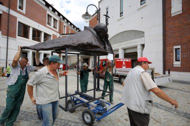  Baskın - John Paul II Merkezi, Papa John Paul II Lagiewniki, Anna Gulak tarafından saygı Wyd 2016.Cracow Polonya önce yükleme