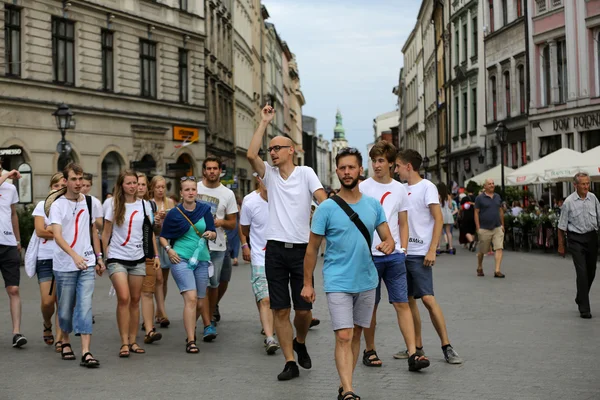 Hacılar Dünya Gençlik günü şarkı ve Cracow ana meydanında dans.