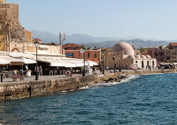 Taveren a restaurací v okolí přístavu Chania, Kréta — Stock fotografie