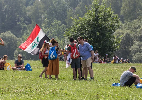 Jornada Mundial de la Juventud 2016 - El gesto de solidaridad con los peregrinos de Irak en el Santuario de la Divina Misericordia en Lagiewniki. Cracovia, Polonia — Foto de Stock