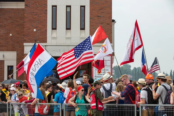 Journées Mondiales de la Jeunesse 2016 - Pèlerins au centre du Pape Jean Paul II Lagiewniki. Cracovie, Pologne — Photo