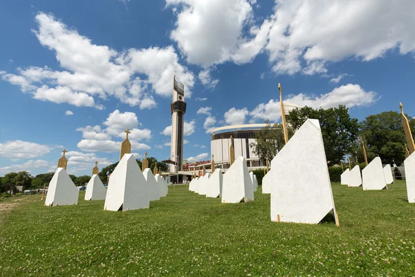 Zone van verzoening bij het heiligdom van goddelijke genade in Lagiewniki. WYD deelnemers zal zitten kundig voor meer dan 50 extra biechtstoelen bekennen. Cracow-Polen — Stockfoto