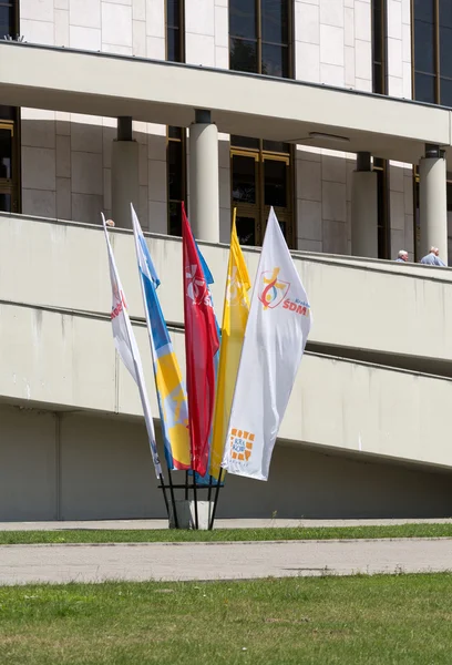 Lijst van vlaggen van World Youth Day 2016 in het heiligdom van goddelijke genade in Lagiewniki. Cracow. Polen — Stockfoto