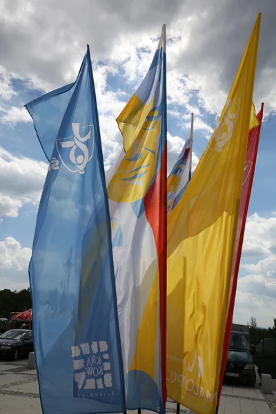 Lijst van vlaggen van World Youth Day 2016 in het centrum van paus Johannes Paulus Ii in Lagiewniki. Cracow. Polen — Stockfoto
