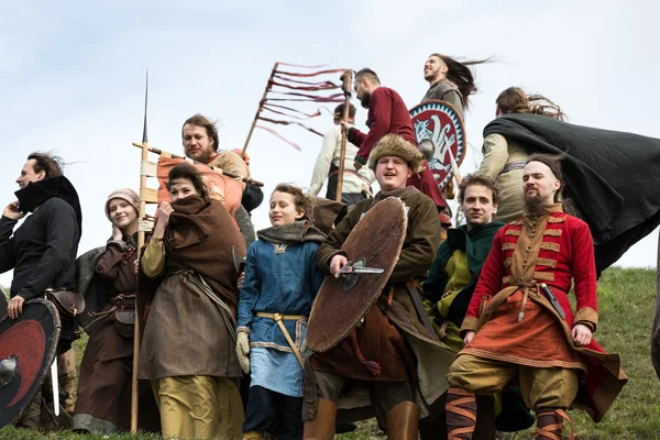 Participantes no identificados de Rekawka - tradición polaca, celebrada en Cracovia el martes después de Pascua. Actualmente tiene el carácter de festival reconstrucción histórica —  Fotos de Stock