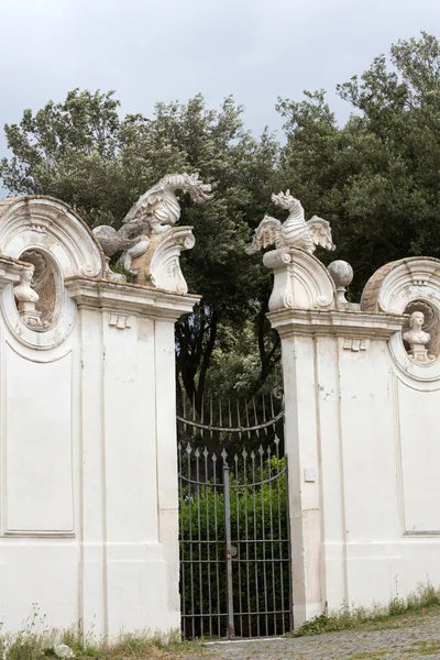 Rotonda di Goethe i trädgården av Villa Borghese. Rom, Italien — Stockfoto