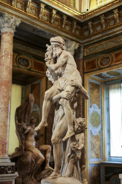 Mramorová socha Aeneas, Anchisem porodí a Ascanius Gian Lorenzo Bernini v Galleria Borghese, Řím, Itálie — Stock fotografie